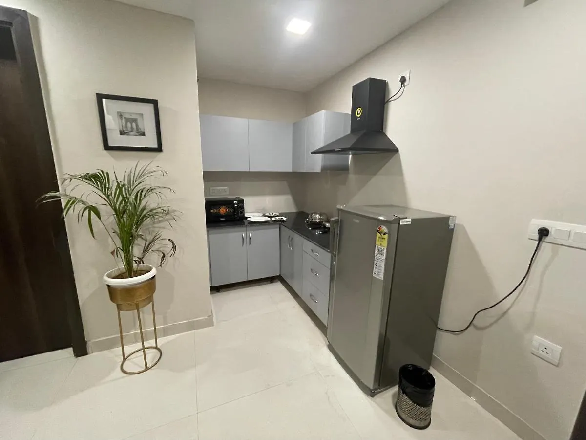 Hotel Saltstayz Premier - Golf Course Extension Road Gurgaon
