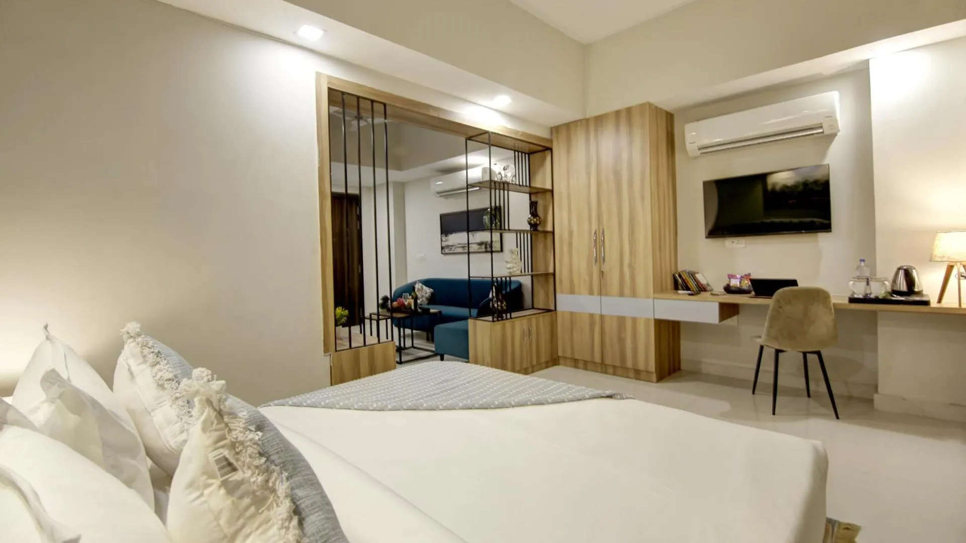 Hotel Saltstayz Premier - Golf Course Extension Road Gurgaon
