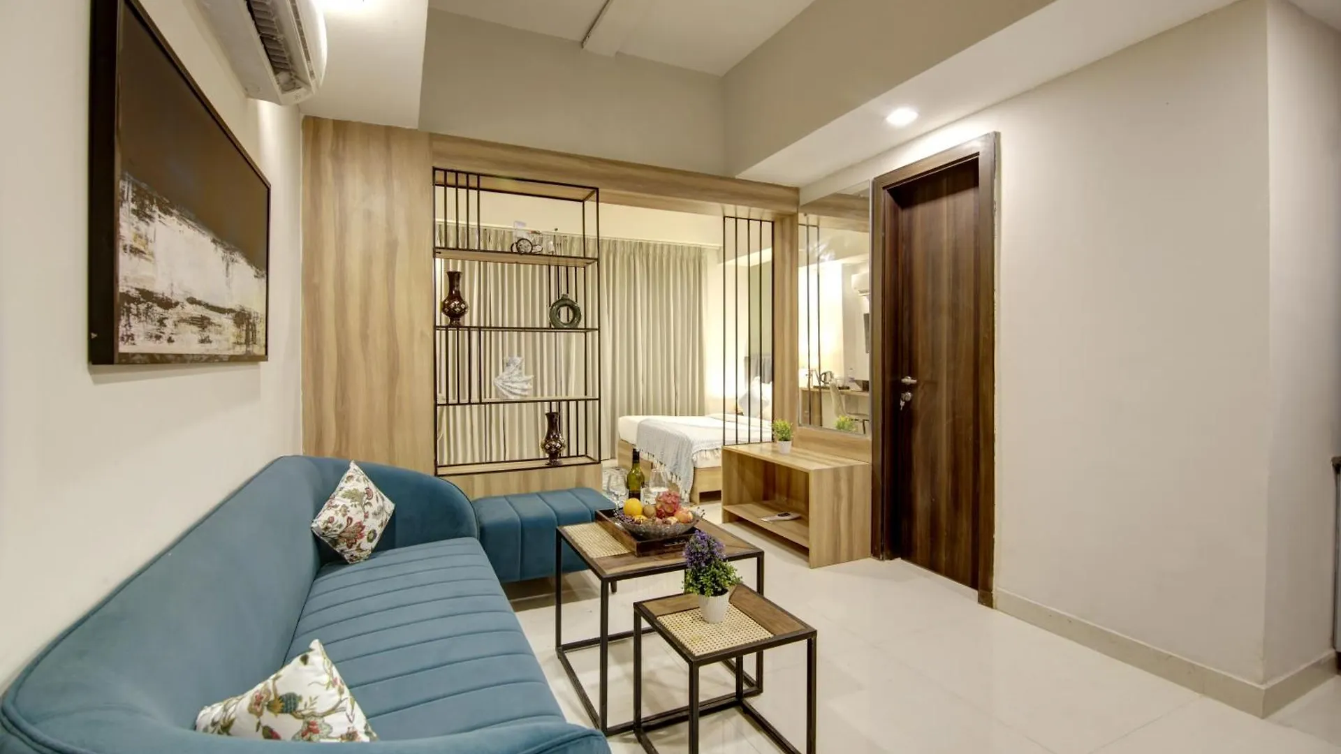 Hotel Saltstayz Premier - Golf Course Extension Road Gurgaon