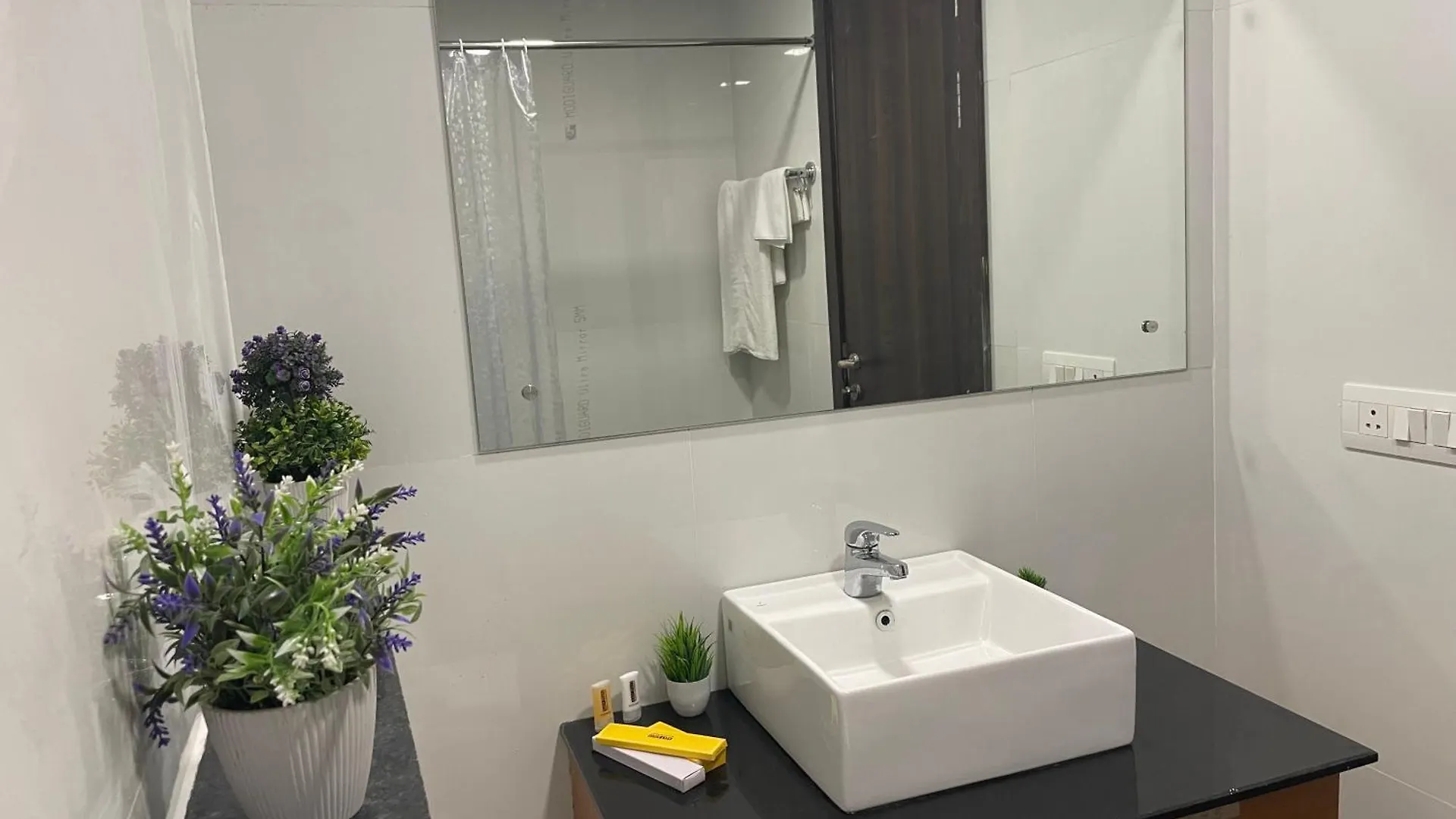**** Hotel Saltstayz Premier - Golf Course Extension Road Gurgaon India