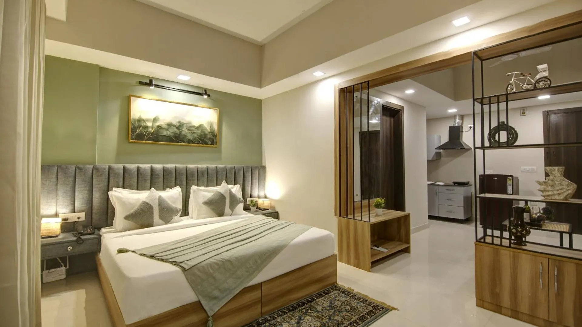 Hotel Saltstayz Premier - Golf Course Extension Road Gurgaon