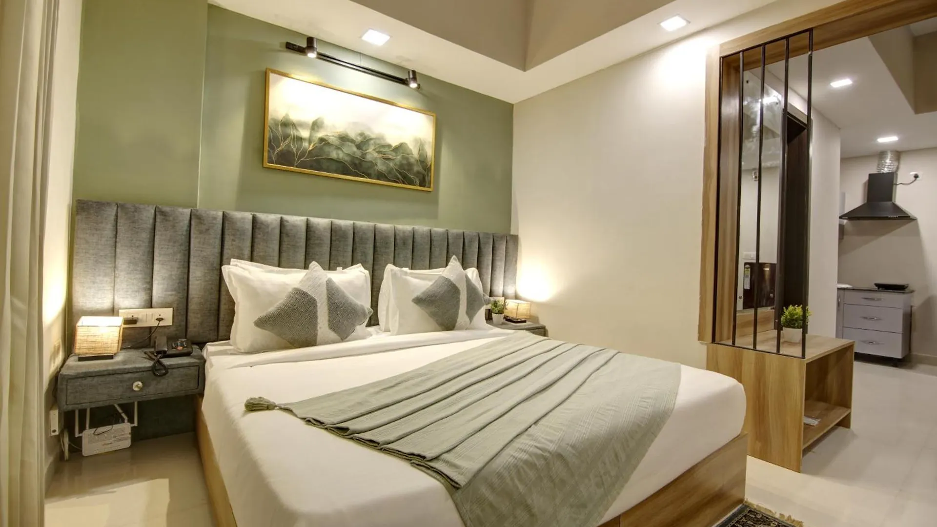 Saltstayz Premier - Golf Course Extension Road Gurgaon 4*,  India